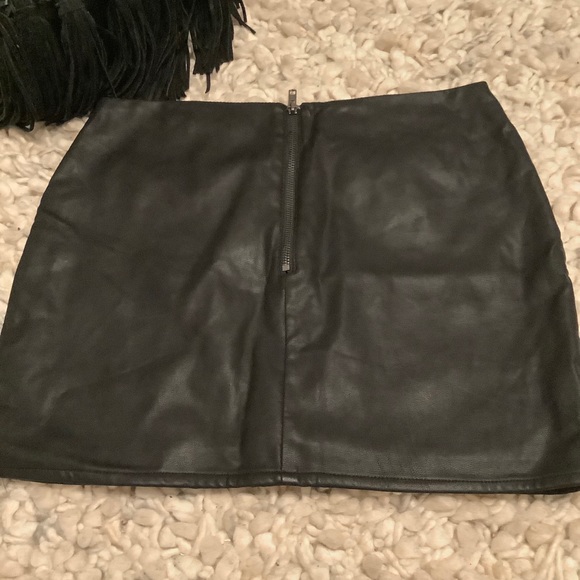 Vegan leather skirt size xs - Picture 3 of 3